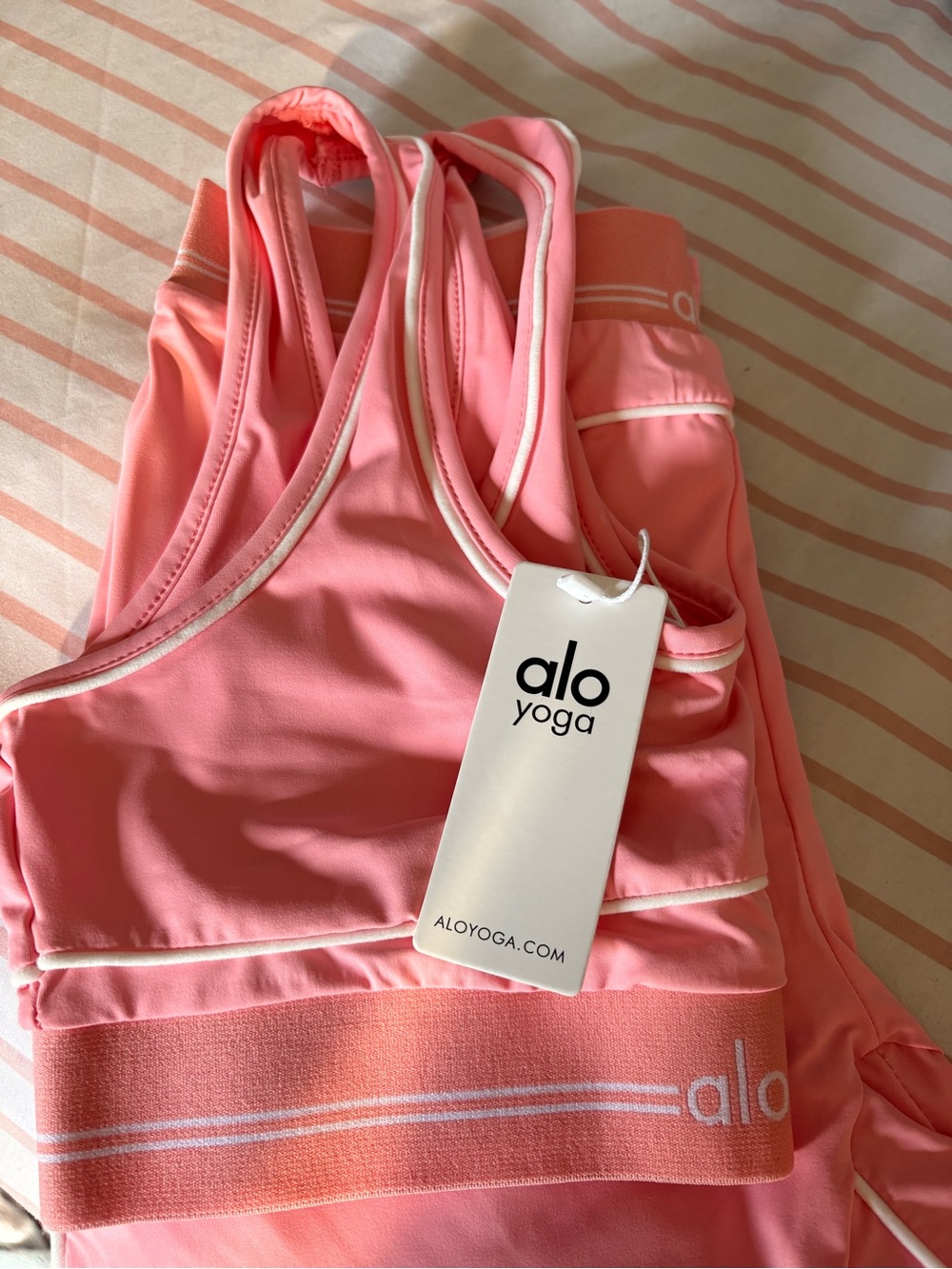 Alo Yoga ,grey,pink,red set of leggings and top together - Picture 6 of 6